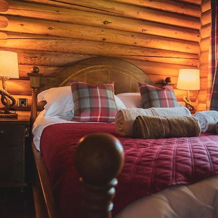 Tomatin - Luxury Two Bedroom Log Cabin With Hot Tub Бервик-апон-Твид Экстерьер фото