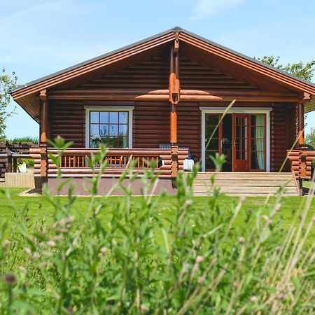 Tomatin - Luxury Two Bedroom Log Cabin With Hot Tub Бервик-апон-Твид Экстерьер фото