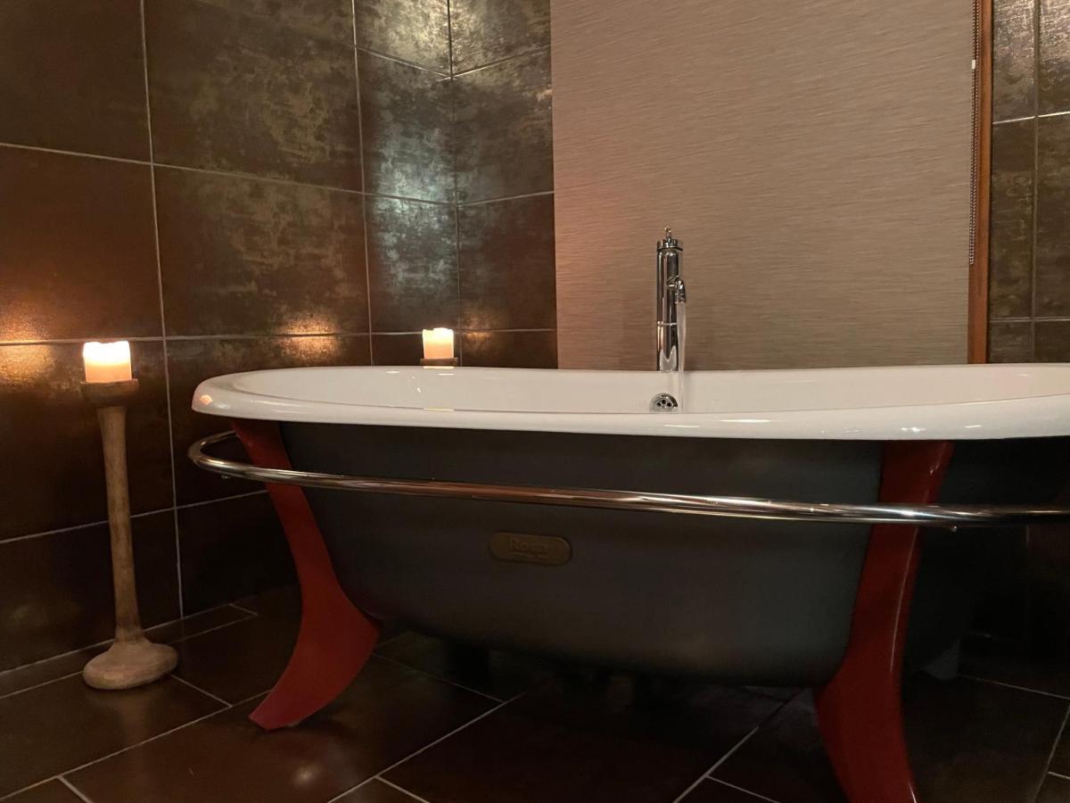 Tomatin - Luxury Two Bedroom Log Cabin With Hot Tub Бервик-апон-Твид Экстерьер фото