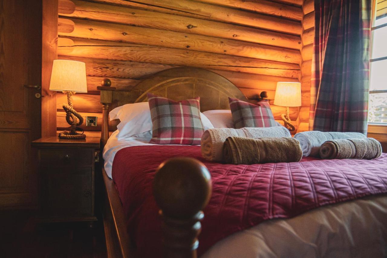 Tomatin - Luxury Two Bedroom Log Cabin With Hot Tub Бервик-апон-Твид Экстерьер фото