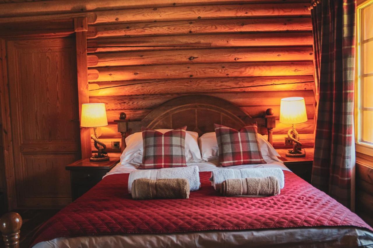 Tomatin - Luxury Two Bedroom Log Cabin With Hot Tub Бервик-апон-Твид Экстерьер фото