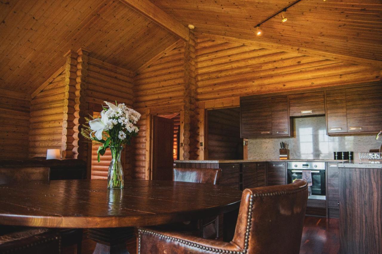 Tomatin - Luxury Two Bedroom Log Cabin With Hot Tub Бервик-апон-Твид Экстерьер фото