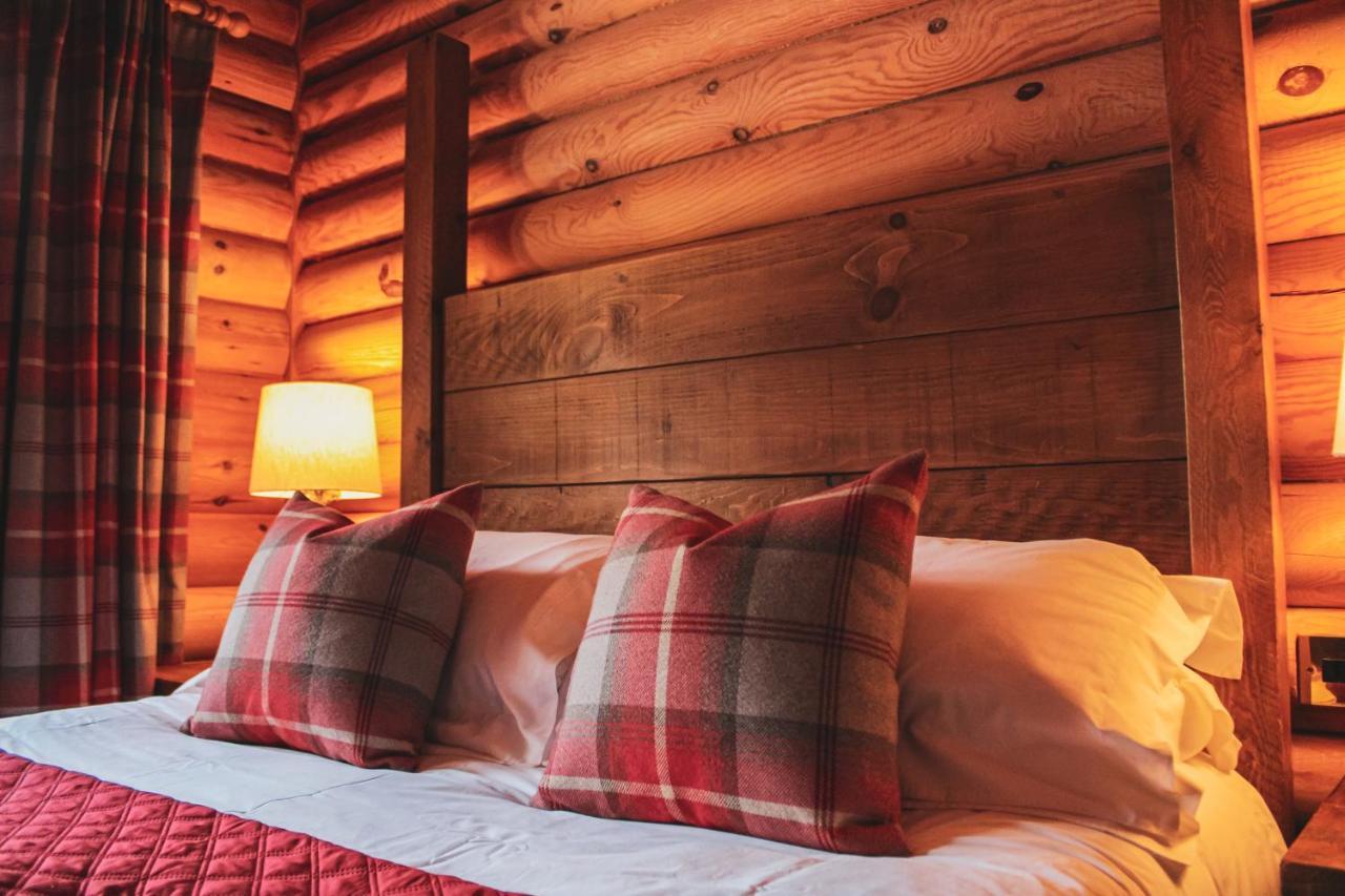 Tomatin - Luxury Two Bedroom Log Cabin With Hot Tub Бервик-апон-Твид Экстерьер фото